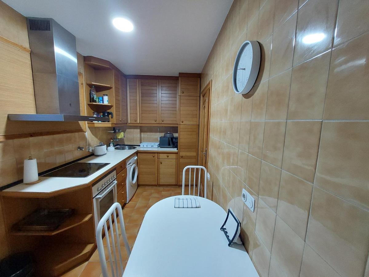 Piso Sencillo Y Acogedor Con Parking Gratuito Baranain Exterior foto